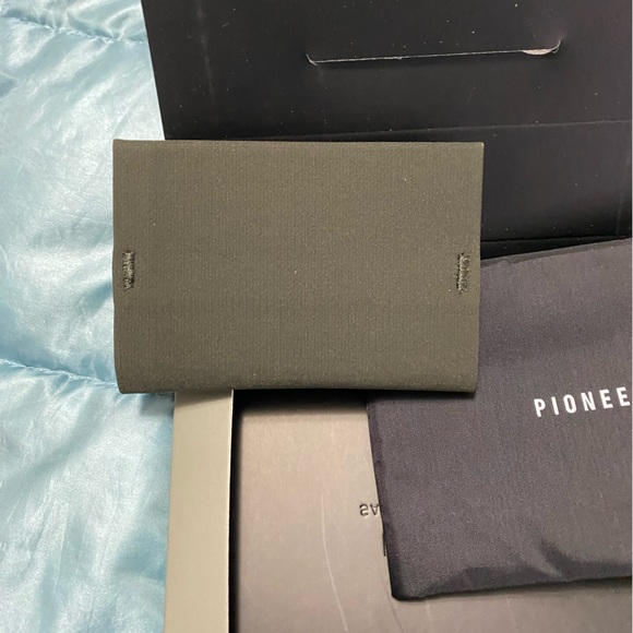 New Oliver’s Pioneer Ion Wallet Army Green Retails $79 - Picture 4 of 6